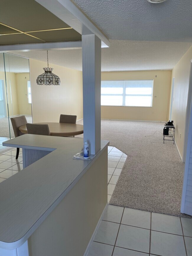 4750 Cove Cir, Unit 808 in Madeira Beach, FL - Foto de edificio - Building Photo