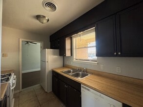 1211 Harvard Dr in Roswell, NM - Building Photo - Building Photo