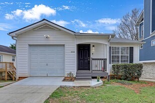 3126 Lynwood Dr NE in Atlanta, GA - Building Photo