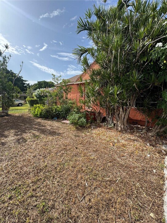 6410 SW 39th St in Miami, FL - Building Photo