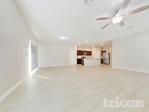 16435 Winding Blossom Dr in Groveland, FL - Building Photo - Building Photo