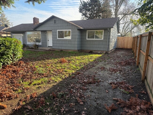 3358 Richard Ave in Eugene, OR - Building Photo - Building Photo