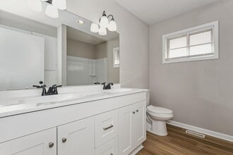 201 SW 7th St in Newton, KS - Building Photo - Building Photo