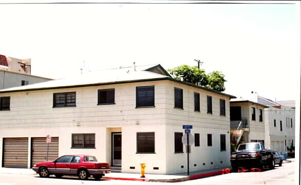 6124 E Ocean Blvd in Long Beach, CA - Building Photo