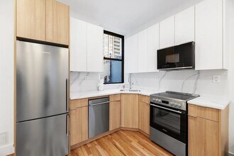 238 E 58th St in New York, NY - Foto de edificio - Building Photo