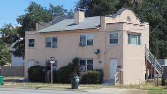 1125 S Ridgewood Ave in Daytona Beach, FL - Building Photo