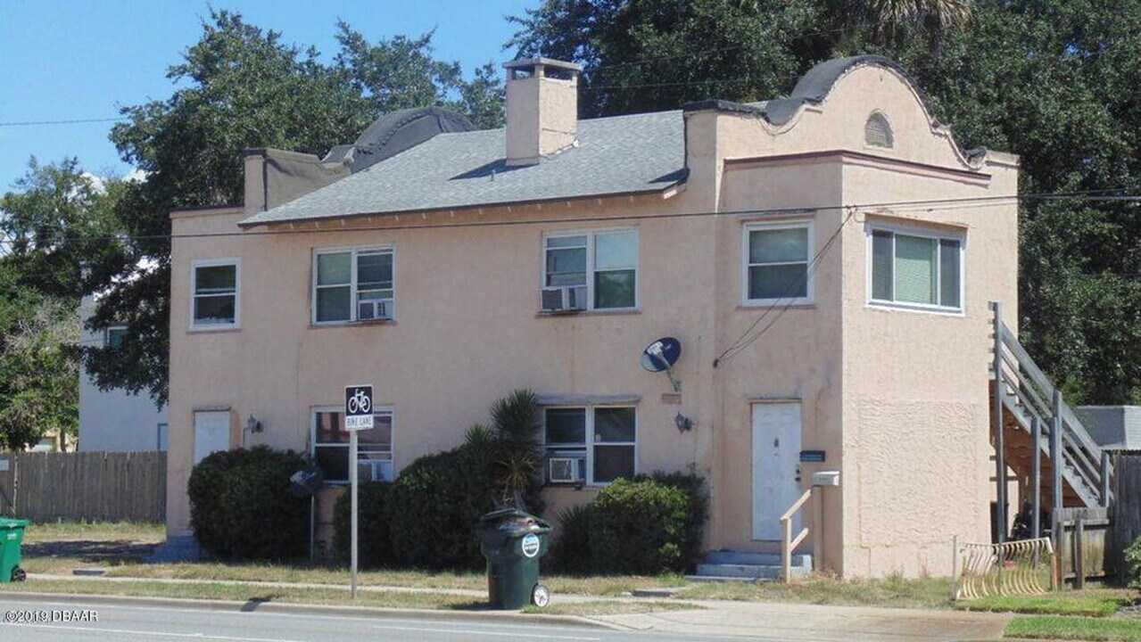 1125 S Ridgewood Ave in Daytona Beach, FL - Building Photo