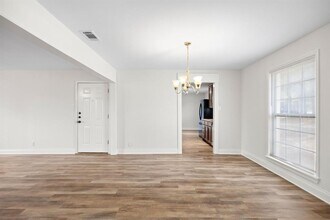 2904 Northeast Dr in Austin, TX - Building Photo - Building Photo