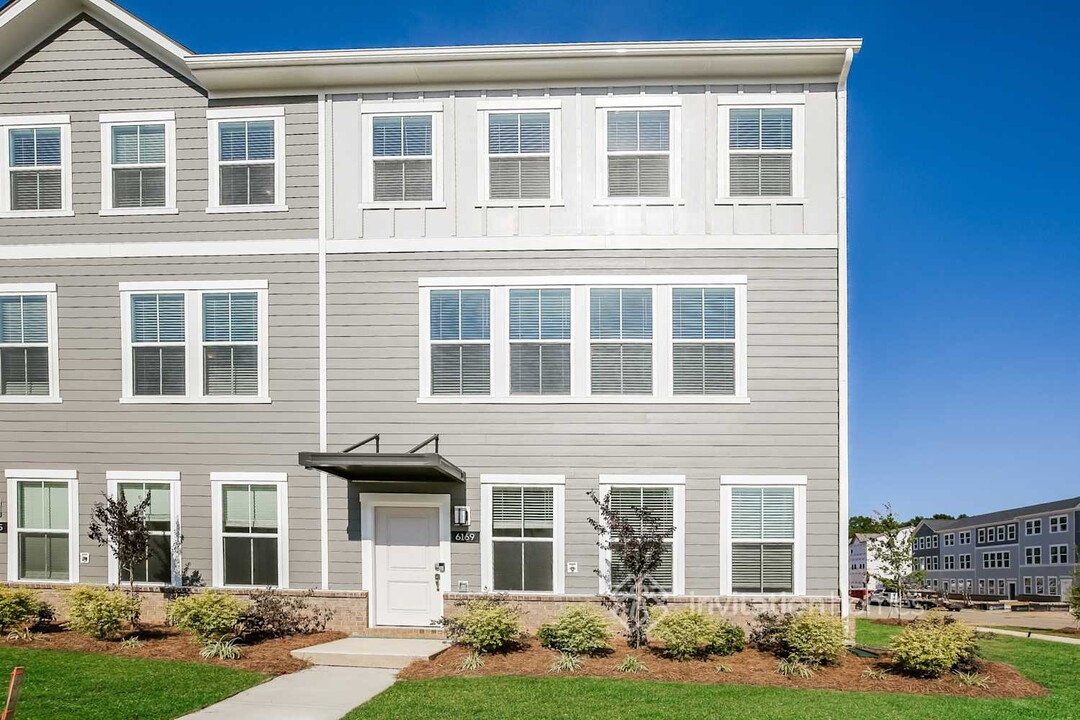 6169 Prosperity Ridge Rd in Charlotte, NC - Foto de edificio