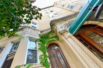 SYLVESTER MANOR APARTMENTS in Flint, MI - Foto de edificio - Building Photo