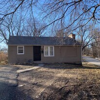 332 N Cedar Ave in Independence, MO - Building Photo