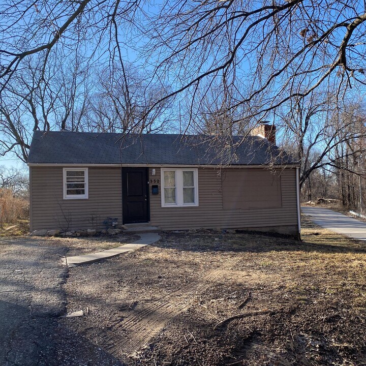 332 N Cedar Ave in Independence, MO - Building Photo