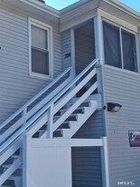 324 Naugatuck Ave in Milford, CT - Building Photo