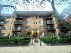 1629 W Greenleaf Ave in Chicago, IL - Building Photo
