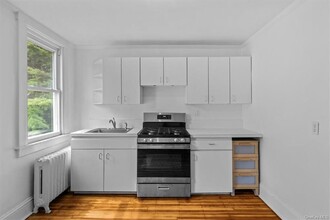 40 Hamilton Pl, Unit 3 in Tarrytown, NY - Building Photo - Building Photo