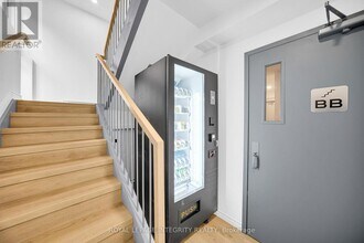 135 Sweetland Ave in Ottawa, ON - Building Photo - Building Photo