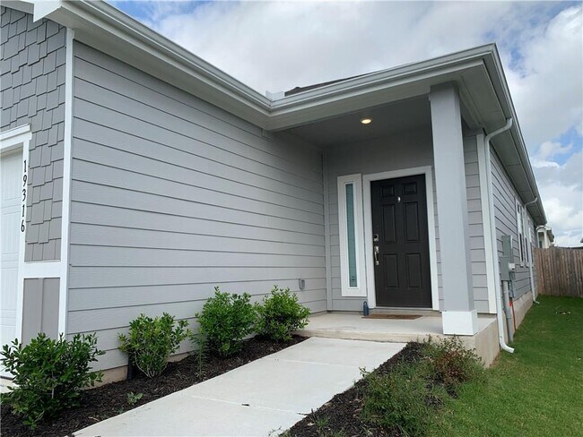 19316 Cloudy Bay Dr in Pflugerville, TX - Building Photo - Building Photo