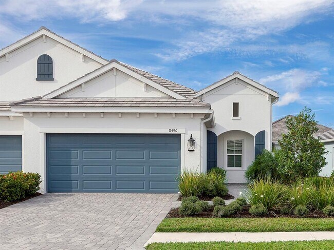 8490 Frangipani Terrace in Sarasota, FL - Building Photo - Building Photo