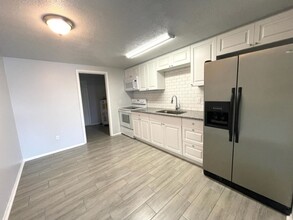 5703 9th St Cir E in Bradenton, FL - Building Photo - Building Photo