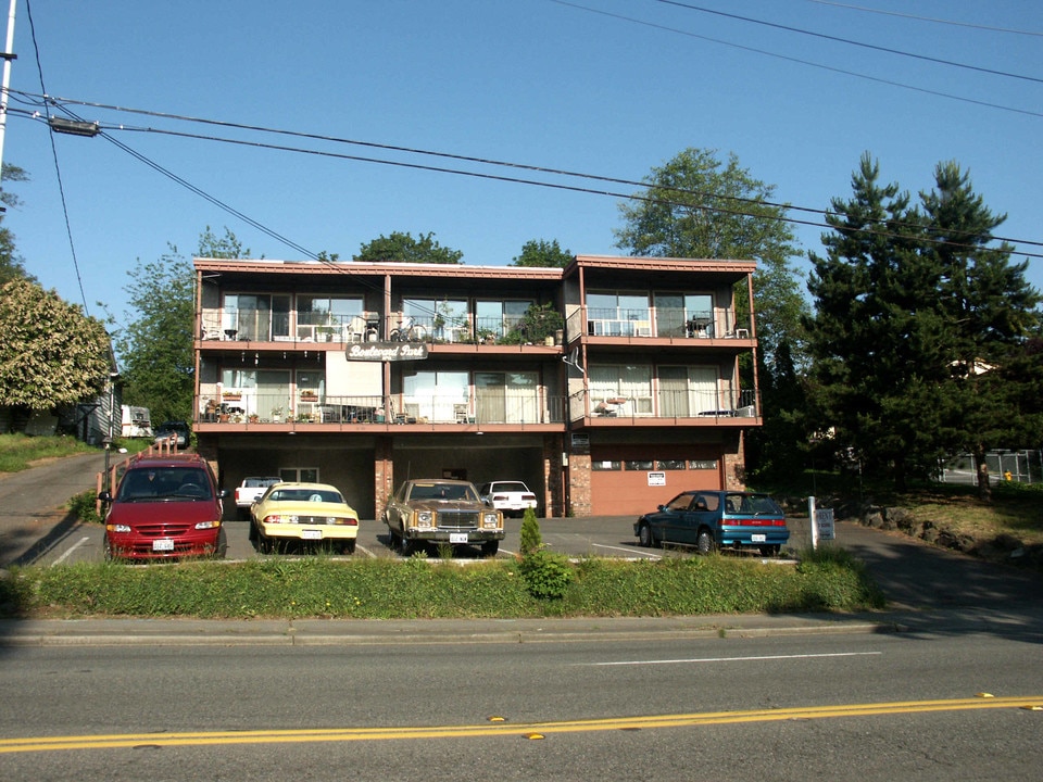 12239 Des Moines Memorial Dr in Seattle, WA - Building Photo