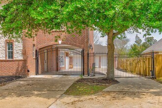 3430 Queensburg Ln in Friendswood, TX - Building Photo - Building Photo