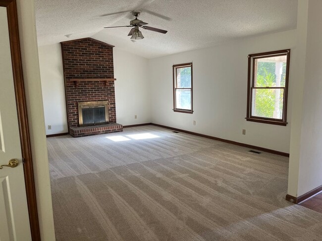 5741 Stevens Mill Rd in Matthews, NC - Building Photo - Building Photo