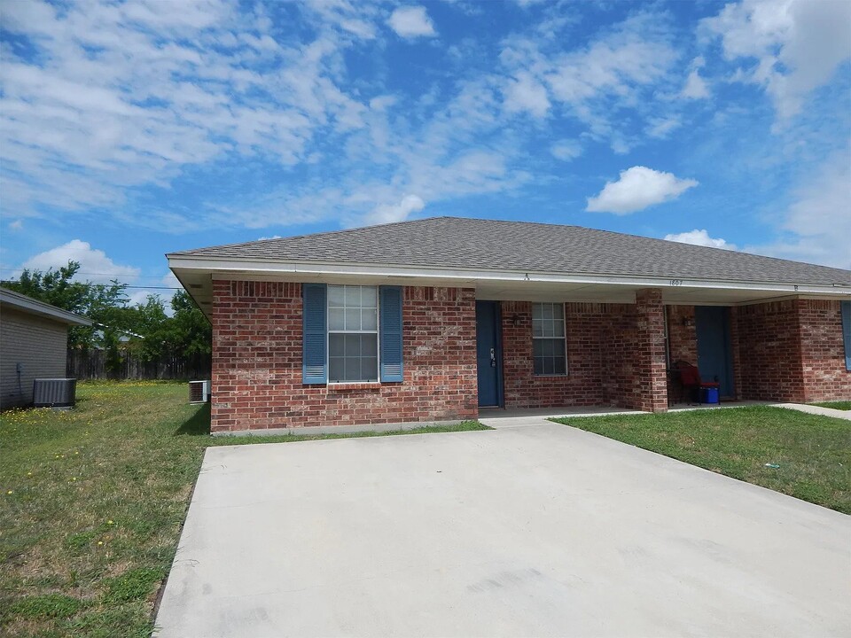 1807 Windward Dr in Killeen, TX - Foto de edificio