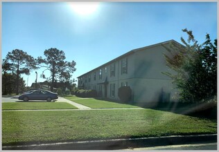 Brittany and Park Apartments in Valdosta, GA - Building Photo - Building Photo