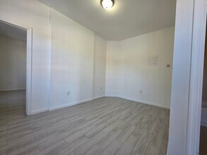 8652 112th St, Unit A in Richmond Hill, NY - Foto de edificio - Building Photo