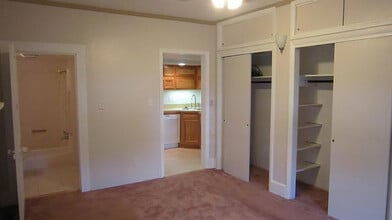 487 Pocahontas Ave, Unit B in Ronceverte, WV - Building Photo - Building Photo