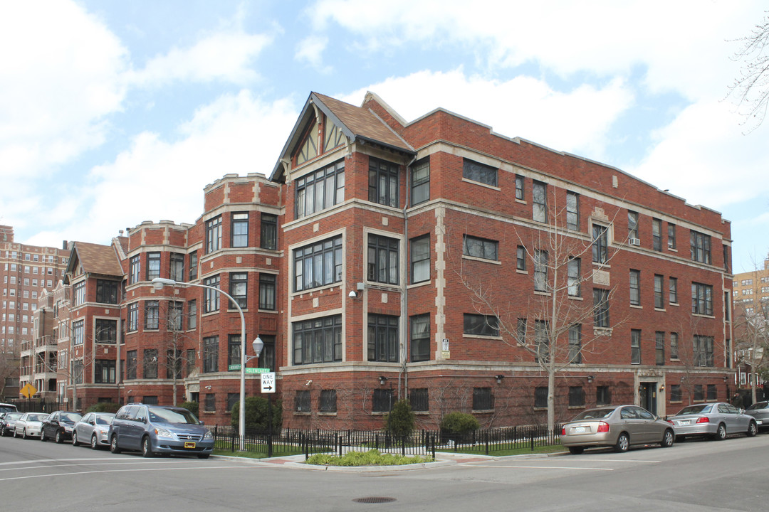 Edgewater Gardens in Chicago, IL - Building Photo