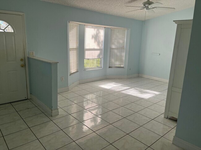 2737 SE Helms Ave in Port St. Lucie, FL - Building Photo - Building Photo