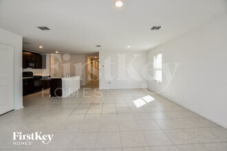 1069 Crestview Dr in Hutchins, TX - Foto de edificio - Building Photo