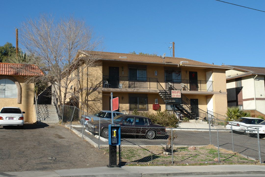 Davis Apartments in Las Vegas, NV - Building Photo