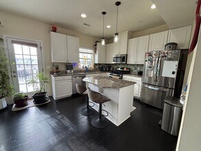 384 Sunrise Dr in Carnegie, PA - Building Photo - Building Photo