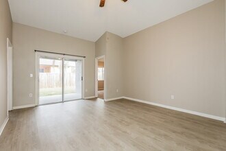 3146 Pine Top Dr in Valrico, FL - Building Photo - Building Photo