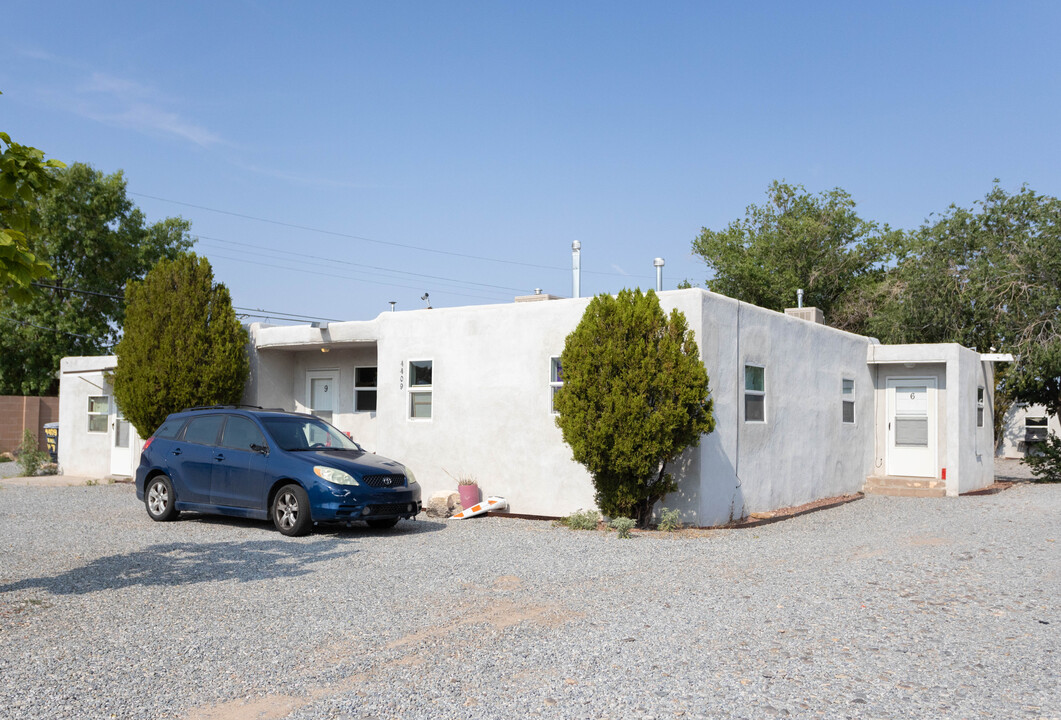 4409 9th St NW in Albuquerque, NM - Foto de edificio