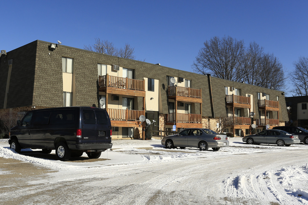 Meadow Oaks Apartments in Lorain, OH - Building Photo