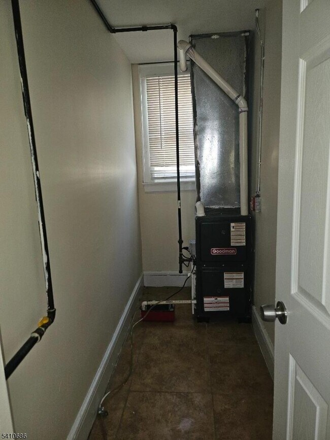 31 Western Pky, Unit #2 in Irvington, NJ - Building Photo - Building Photo