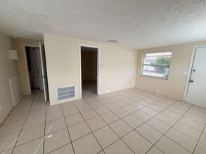 5543 Silver Spur Dr in Holiday, FL - Building Photo - Building Photo