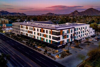 4225 N 32nd Pl in Phoenix, AZ - Foto de edificio - Building Photo