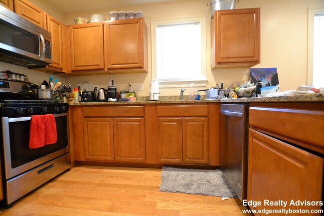 31 Pratt St, Unit 1 in Boston, MA - Building Photo - Building Photo