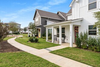 7813 Moody Bend in Austin, TX - Foto de edificio - Building Photo