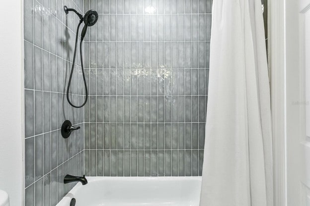 2713 Renatta Dr in Belleair Bluffs, FL - Foto de edificio - Building Photo