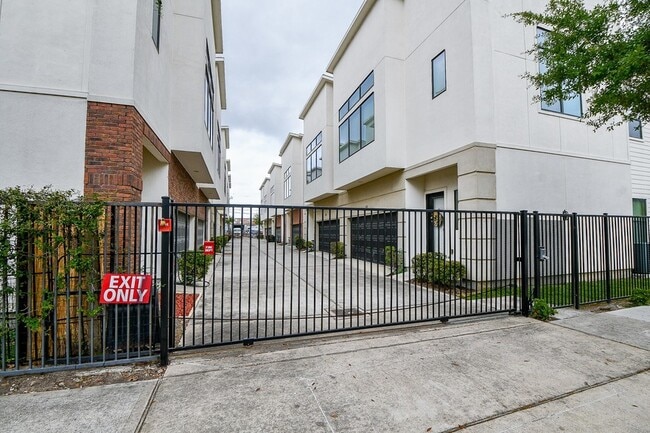 property at 70 N Hutcheson St