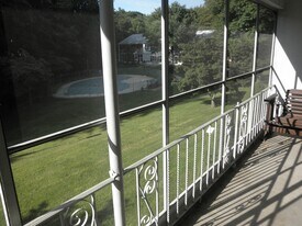 17 Sunnybrook Rd, Unit D in Stratford, NJ - Building Photo