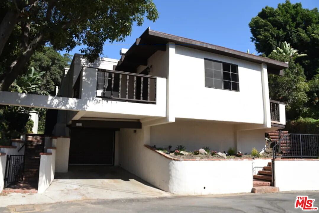 3242 Velma Dr in Los Angeles, CA - Building Photo