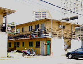 1697 Kalauokalani Way in Honolulu, HI - Building Photo - Building Photo