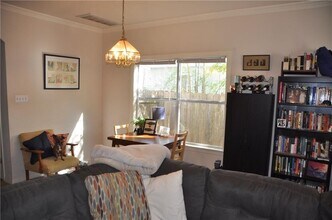 609 E 49th St in Austin, TX - Building Photo - Building Photo