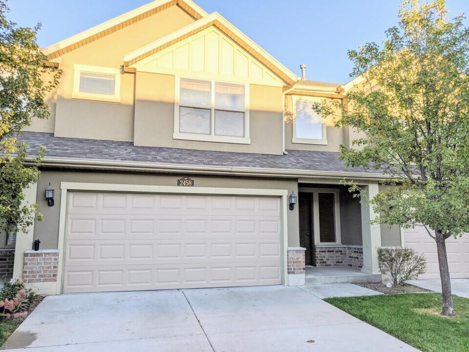 2458 Gilmour St in West Haven, UT - Building Photo